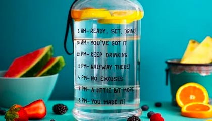 想啥呢？特尔获得绝佳单刀，踩单车后踢到门将身上，特尔斯特