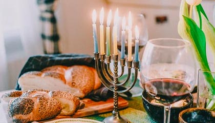 想啥呢？特尔获得绝佳单刀，踩单车后踢到门将身上，特尔斯特