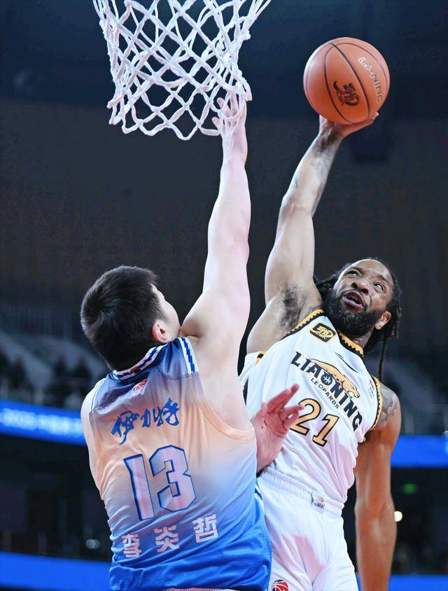 2024足球世俱杯赛程-斯图加特凭借铁桶防守，客场力保不败战绩的简单介绍