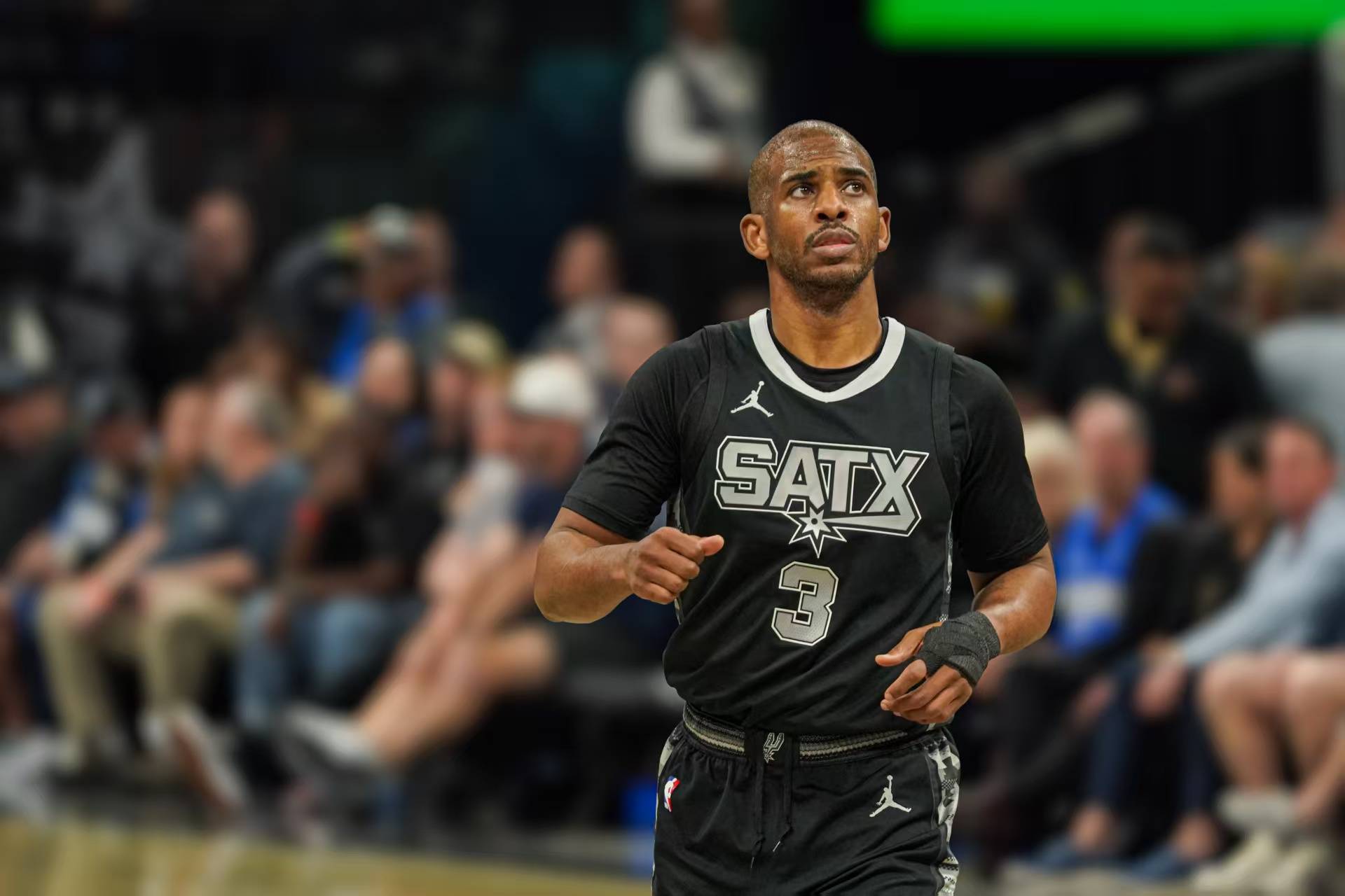 欧足联官网-NBA季后赛首轮惊现大冷门，老牌强队遭逆转